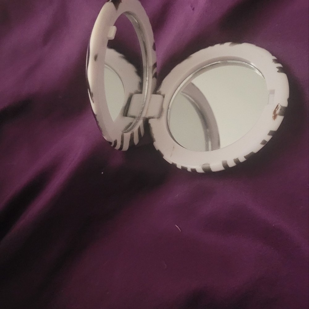 Zebra Compact Mirror - Picture 3 of 6
